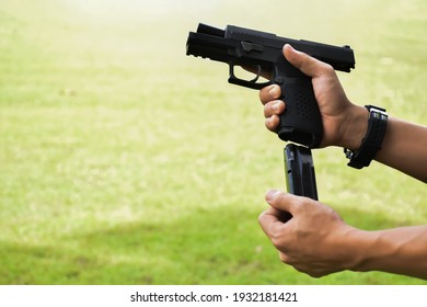 Pistolet De Main Images Photos Et Images Vectorielles De Stock Shutterstock