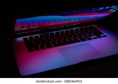 Hungary 2020 December: Apple MacBook Pro 2013 Light At Night