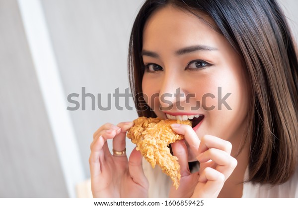 New Zealand Amateur Hungry Woman Gets Food