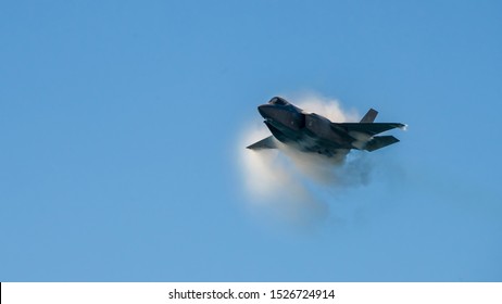 Huntington beach, CA/orange county-10-05-19: F-35 hits supper sonic speeds and gets vapors