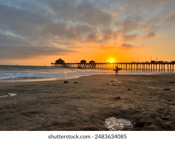 Huntington Beach pier, sand, Wave Surf sunset