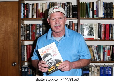 HUNTINGTON, NY-JUNE 28: Former MLB Player Lenny Dykstra Signs Copies Of His Book 