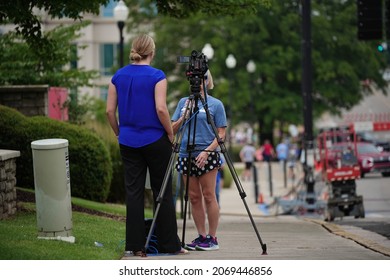 Huntsville, AL USA September 6, 2021: Local Reporter Providing Updates Regarding The Cotton Row Run.                                