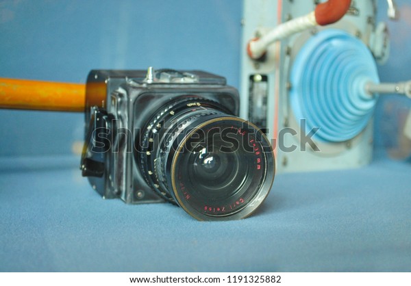 HUNTSVILLE-ALABAMA-JUL 10,\
2011:During the Moon landing one Hasselblad was left aboard the\
Command Module Columbia. Two were taken on the Lunar Module Eagle\
to the Moon\'s\
surface.\
