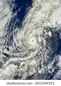 Huracán Paul. Adquirida el 15 de octubre de 2012, esta imagen de color natural muestra el huracán Paul acercándose a Baja California. Elementos de esta imagen amueblados por la NASA.