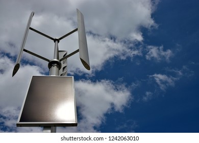 Hybrid generator using wind power and the sunlight of the natural energy
