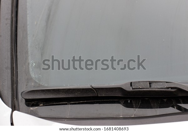 hybrid wiper blade on\
dirty car glass