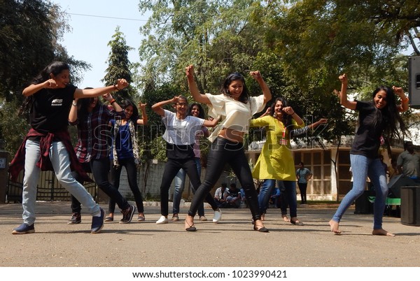 \
HYDERABAD,INDIA-JANUARY 29:Indian girls perform flash mob or\
flash-mob dance in Hyderabad Literary Festival 2018 on January\
29,2018 in Hyderabad,India                             \
