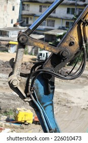 Hydraulic Arm Machine For Steel Sheet Piles Driving.