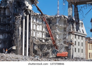 Hydraulic Excavator Demolition Work Reinforced Concrete Stock Photo ...