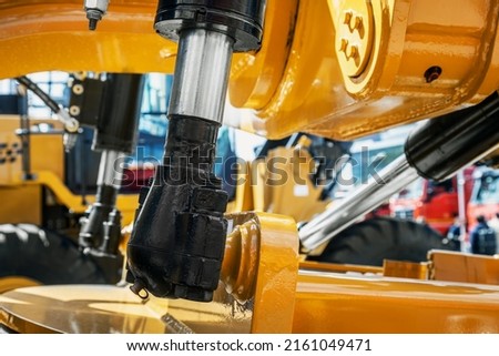 Hydraulic piston system for tractors, bulldozers, excavators. details of construction equipment.