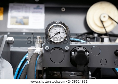 Hydraulic power unit mechanical valve with connection and pressure gauge.
