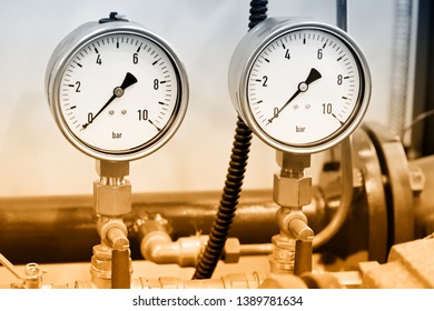 hydraulic fluid pressure gauges