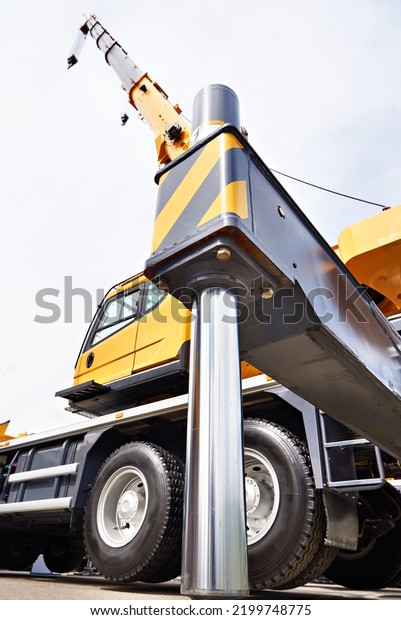 Hydraulic\
support for truck construction lift\
crane