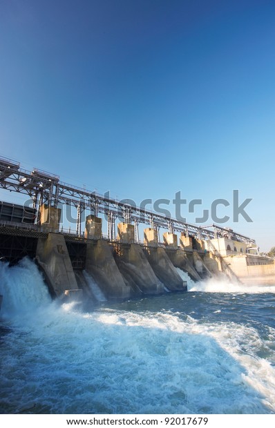 Hydroelectric pumped storage \
river