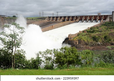 The hydroelectricity dam of Itaipu between Brazil and Paraguay