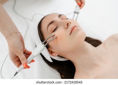 Hydrofacial apparatus facial cavitation procedure. Procedure in a beauty salon. Electrical equipment for a spa. Apparatus for a medical patient. Acne removal.