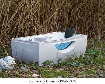 hydromassage abandoned in a illegal landfill