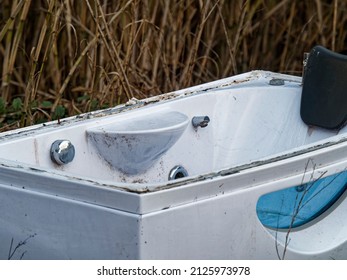 hydromassage abandoned in a illegal landfill