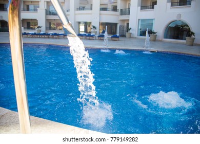 Hydromassage in the large spa pool