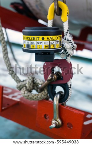 Hydrostatic release device installed at a liferaft on a construction barge at oilfield with word meaning 'validity'