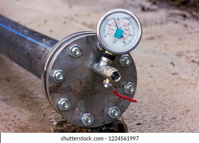 Hydrostatic testing for polyethylene pipeline and view of the manometer  according to EN 837-1 Standard with the calibrated at pressure. Psi ( Bar ) is a pressure unit.