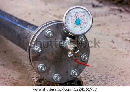 Hydrostatic testing for polyethylene pipeline and view of the manometer  according to EN 837-1 Standard with the calibrated at pressure. Psi ( Bar ) is a pressure unit.