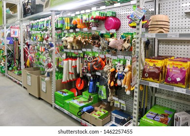 pet accessories store