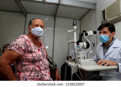 Ibotirama, Bahia, Brazil - May 18, 2022: Patient During Consultation With An Ophthalmologist In A Public Health Program In The City Of Ibotirama.