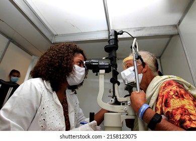 Ibotirama, Bahia, Brazil - May 18, 2022: Patient During Consultation With An Ophthalmologist In A Public Health Program In The City Of Ibotirama.