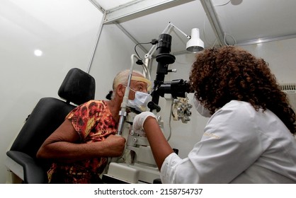 Ibotirama, Bahia, Brazil - May 18, 2022: Patient During Consultation With An Ophthalmologist In A Public Health Program In The City Of Ibotirama.