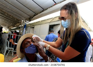 Ibotirama, Bahia, Brazil - May 18, 2022: Patient During Consultation With An Ophthalmologist In A Public Health Program In The City Of Ibotirama.