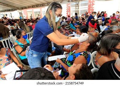 Ibotirama, Bahia, Brazil - May 18, 2022: Patient During Consultation With An Ophthalmologist In A Public Health Program In The City Of Ibotirama.