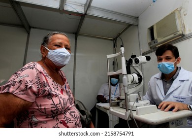 Ibotirama, Bahia, Brazil - May 18, 2022: Patient During Consultation With An Ophthalmologist In A Public Health Program In The City Of Ibotirama.