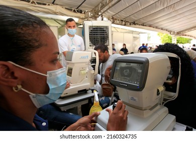 Ibotirama, Bahia, Brazil - May 18, 2022: Patient During Consultation With An Ophthalmologist In A Public Health Program In The City Of Ibotirama.