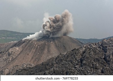 Ibu Volcano Eruption (Halmahera, Maluku Islands, Indonesia)