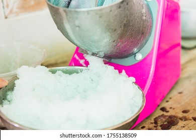 Ice Come Out Of Shaved Ice Machine, Making Thai Shaved Ice Desssert. 