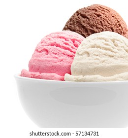 ice cream in bowl / ice cream scoops in bowl / mixed ice cream scoop