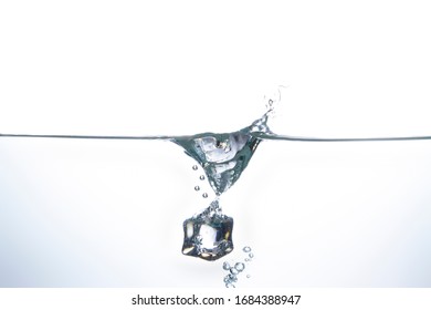 Ice cubes falling into the clear water Create beautiful bubbles