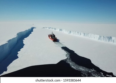 A Ice Enpalled Naldo, Ice Breaking Ship.