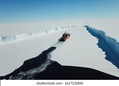 A Ice Enpalled Naldo, Ice Breaking Ship.