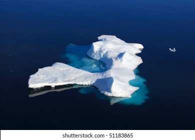 Ice floe in Nunavut (canadian arctic sea)