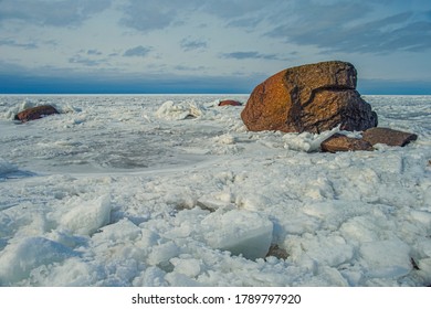 Ice hummocks and granite stones of the glacial period in the Gulf of Finland