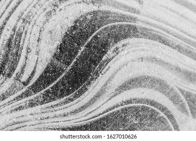 Ice structures on the water surface
