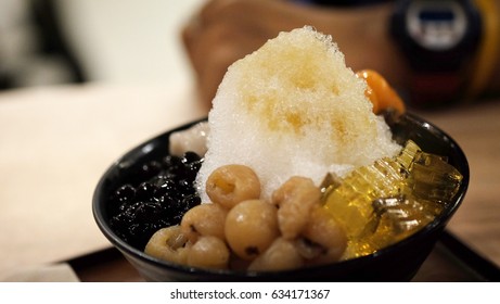 ice sweet Taiwanese dessert mixed topping in black bowl