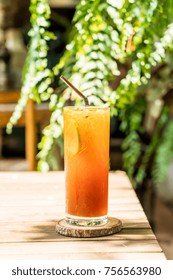 iced lemon tea in cafe