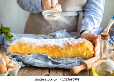 Icing Sugar Powder. Sprinkle Icing Sugar Cake. The Cook Sprinkles Powdered Apple Strudel. Icing Sugar Powder. Powdered Sugar Flies For Dessert
