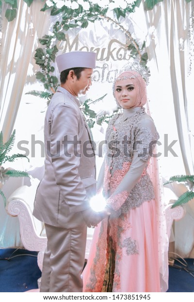 Ideas Wedding Poses Photoshoots Deswita Yoola Stock Photo Edit