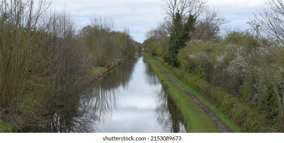 Idyllic Rural English Canal And Towpath