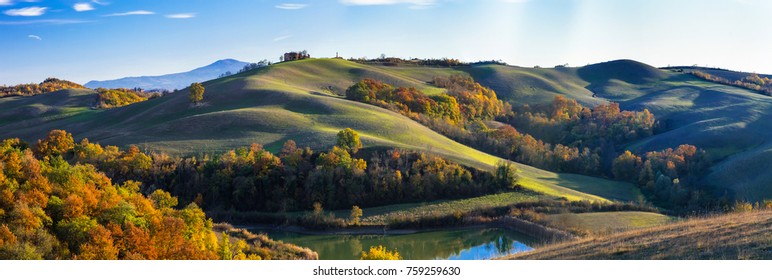  Idyllic rural landscapes and picturesque rolling hills of Tuscany in autumncolors. Italy - Powered by Shutterstock